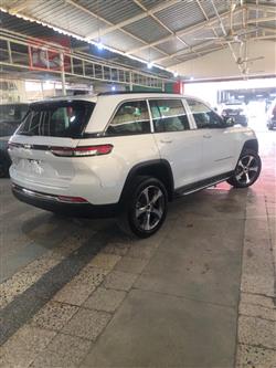 جیپ گراند شیرۆکی